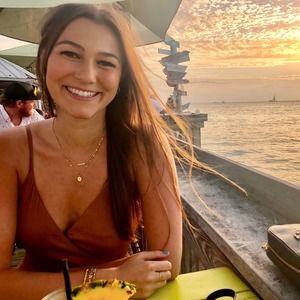 Meet your Posher, Alexis